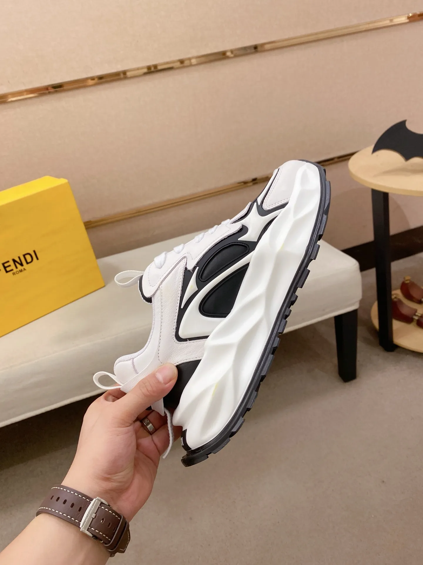 Factory price 580💰 FENDI new model (Fendi) official website 1:1 copy 👊🏻Upper 🇮🇹Imported cowhide🇩🇪Inside imported breathable mesh lining. The original outsole is molded to reflect the identity of every man, and the upper foot is elegant and stable🚶🏻🚶🏻The high-end custom counter original replica📯The shoe last remains unchanged regardless of wind and rain, and can withstand the verification of time🔍️,🔵 Size: 39-45. Can be customized 38-46 non-refundable and non-exchangeable!